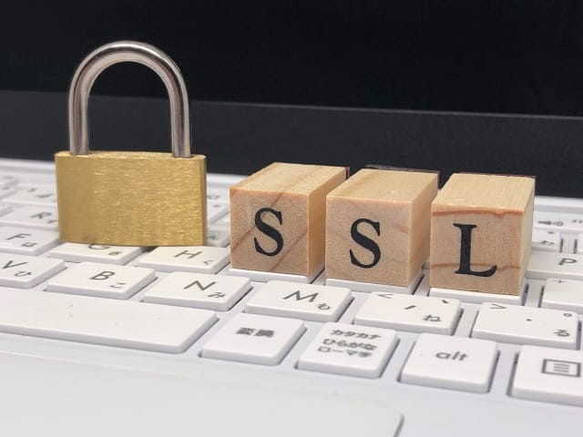 SSLと書かれた木材