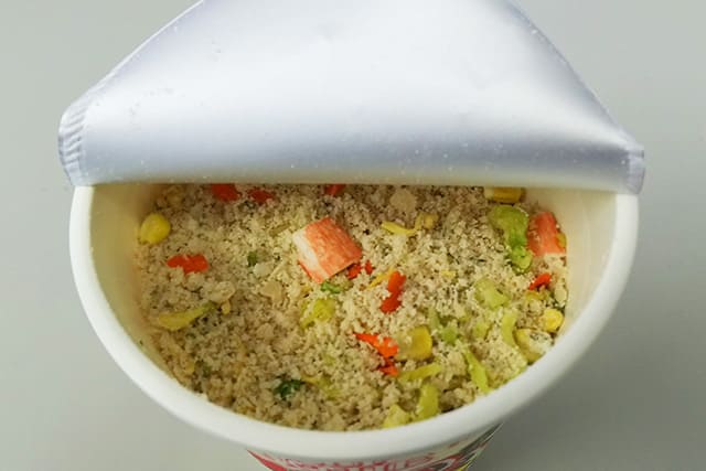カップヌードル 濃厚カニクリーム味 ビッグの中身