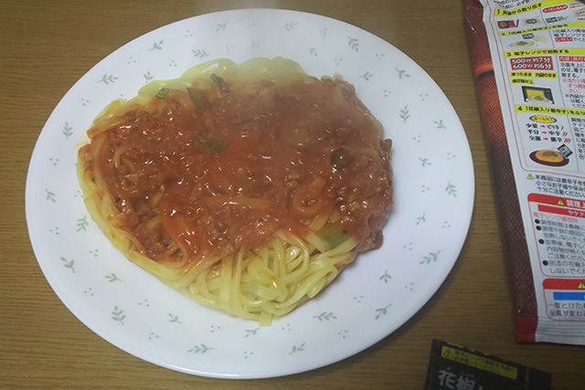 電子レンジで温めたお母さん食堂 もちっと食感の汁なし担々麺
