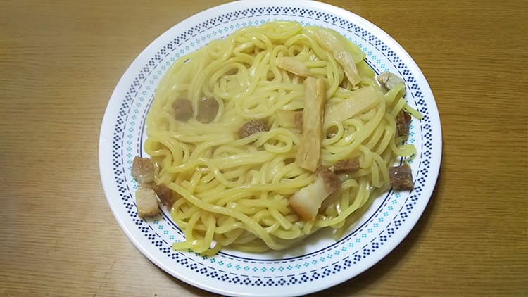 温めた炙り焼豚の極太つけ麺