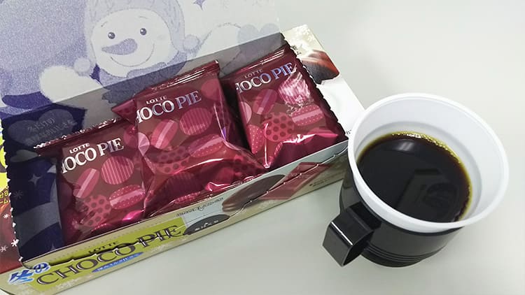 冬のチョコパイ<深みミルク仕立て>とコーヒー