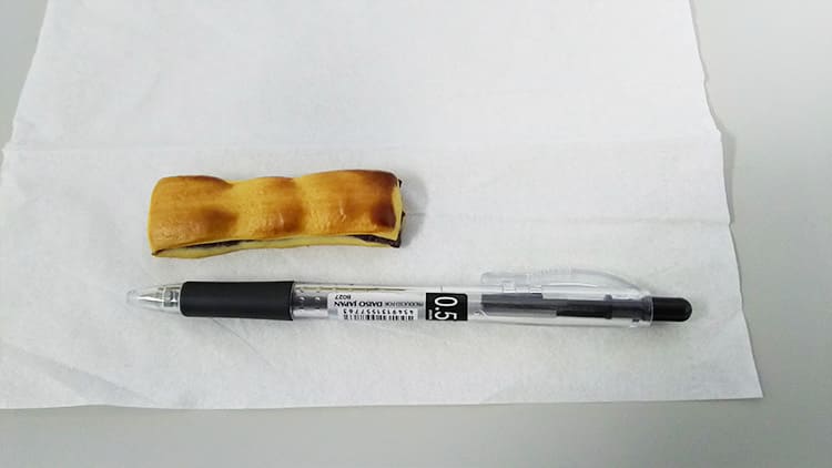 ボールペンとブルボン レーズンサンド