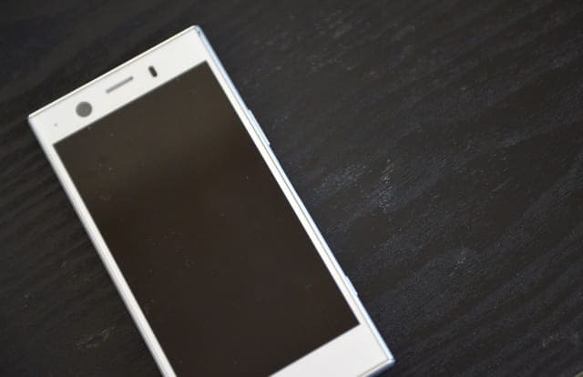 卓上のスマホ