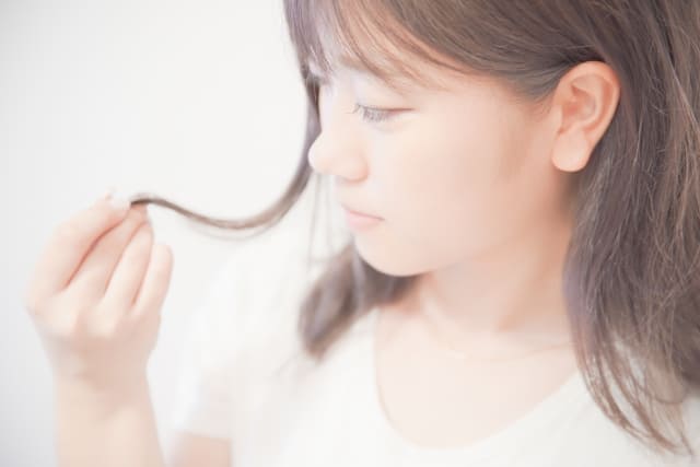 髪の長い女性