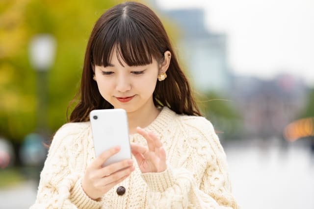 笑顔の女性