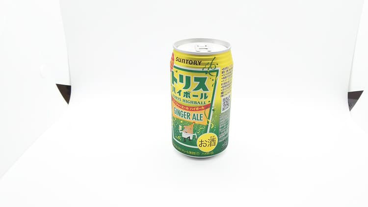 卓上のトリスハイボール缶