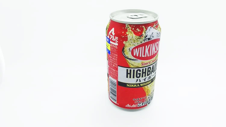 卓上のハイボール