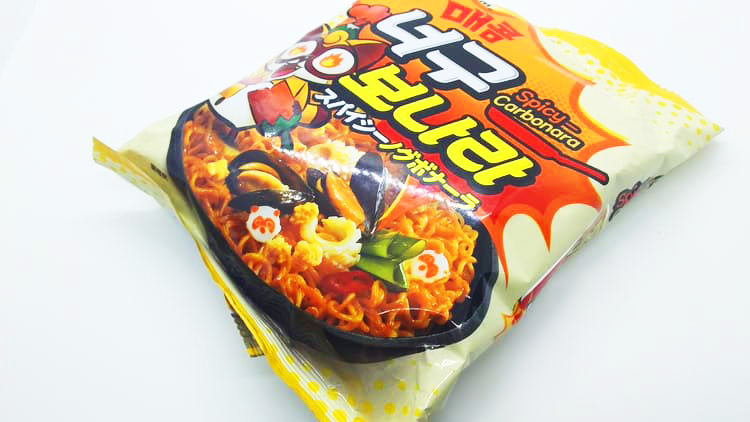 卓上のスパイシーノグボナーラ