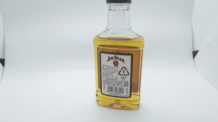 ジムビームのボトルの背面