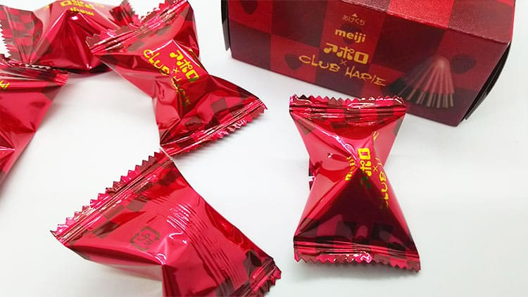 赤い袋に入ったチョコレート