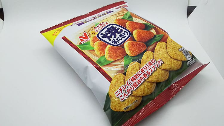 卓上のスナック菓子