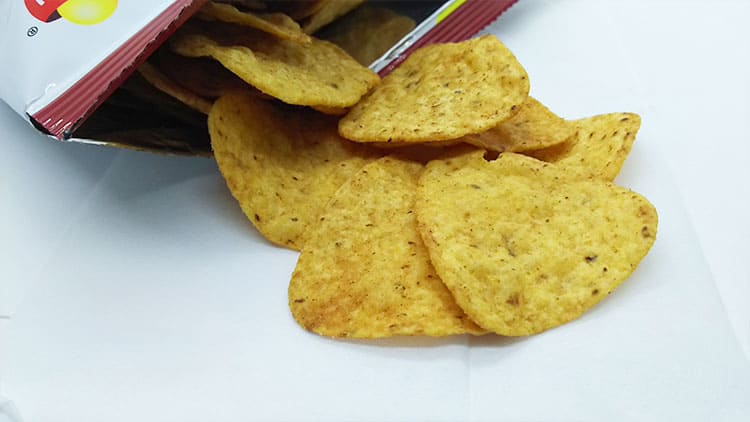 袋を開封したお菓子