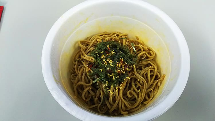完成したカップラーメン