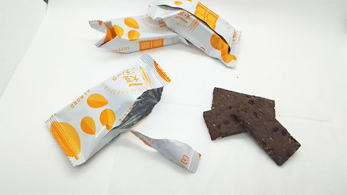 卓上のグラノーラ