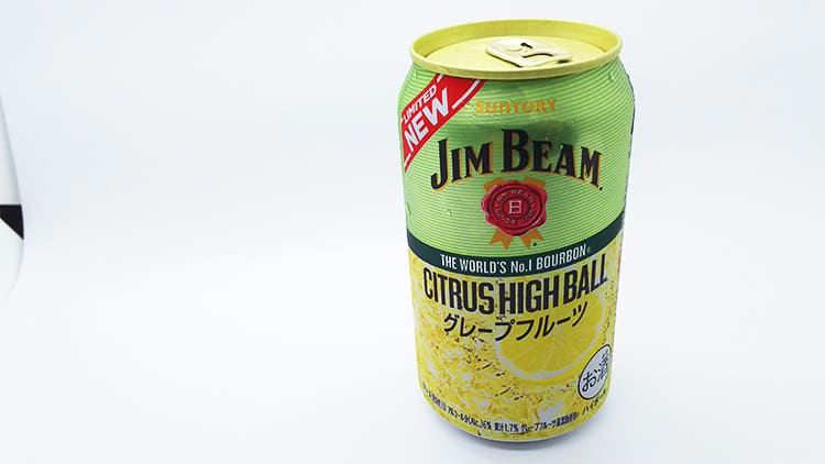卓上のハイボール
