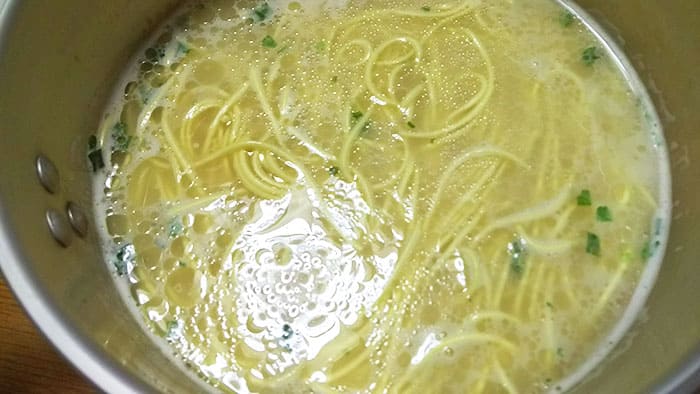 調理後の豚骨ラーメン