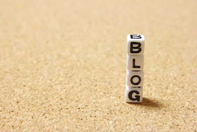 BLOGと書かれたサイコロ
